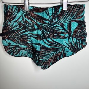 Reversible lululemon drawstring shorts - Size 6